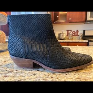 Black leather bootie